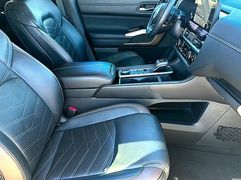 Used 2023 Nissan Pathfinder Platinum image 24