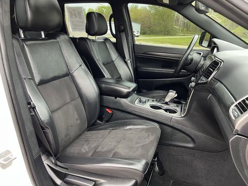 Used 2022 Jeep Grand Cherokee Laredo X image 11