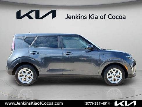 Used 2024 Kia Soul LX w/ Option Group 015 FWD image 3