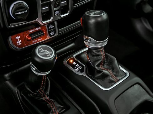 Used 2021 Jeep Wrangler Unlimited Rubicon AWD/4WD image 31
