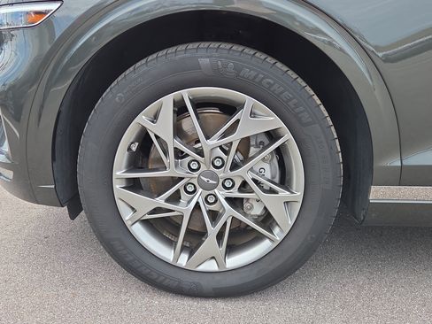 Used 2025 Genesis GV70 2.5T AWD/4WD image 6