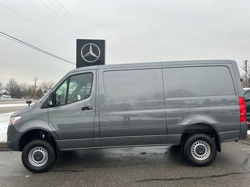 Used 2025 Mercedes-Benz Sprinter 2500 image 2