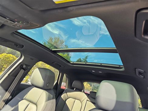 Used 2023 Audi Q3 2.0T Premium Plus w/ Premium Plus Package image 22