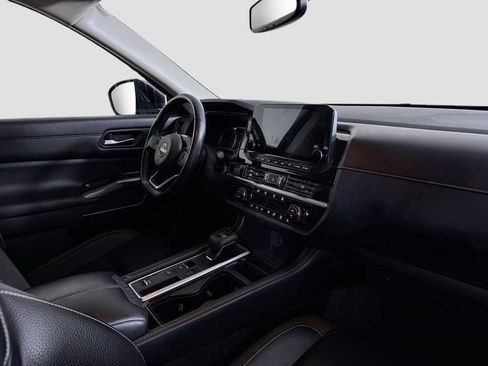Used 2022 Nissan Pathfinder SL FWD image 31