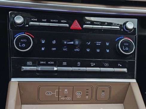 Certified 2025 Hyundai Santa Fe Limited AWD/4WD image 14