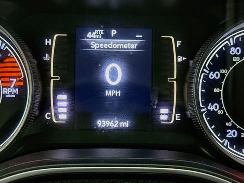 Used 2020 Jeep Cherokee Latitude Plus FWD image 19