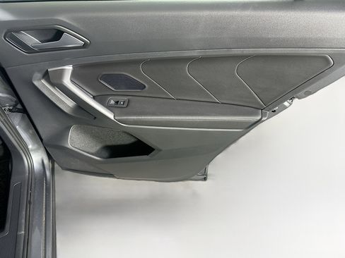 Used 2023 Volkswagen Tiguan SE image 31