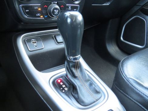 Used 2020 Jeep Compass Latitude FWD image 21