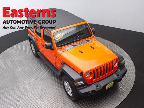 Used 2018 Jeep Wrangler Unlimited Sport S AWD/4WD image 3