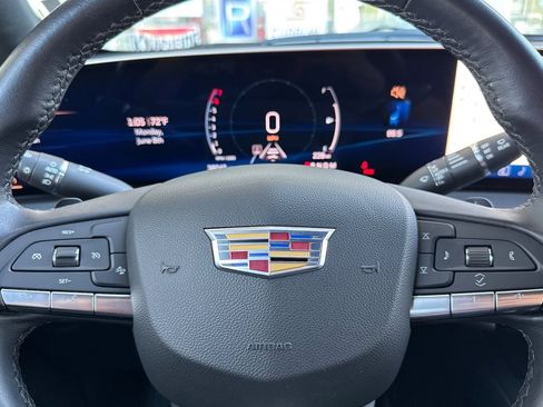 Used 2025 Cadillac XT4 Premium Luxury FWD image 26