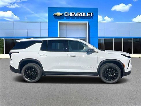 New 2026 Chevrolet Traverse LT w/ LPO, Floor Liner Package image 2
