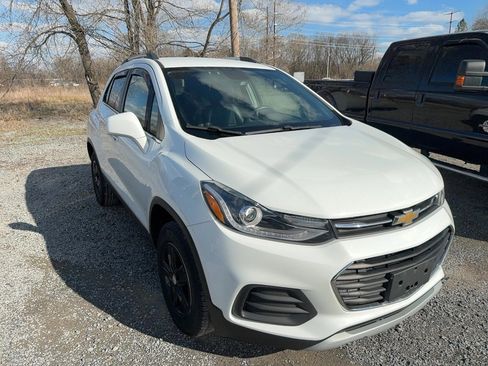 Used 2019 Chevrolet Trax LT w/ LT Convenience Package image 6