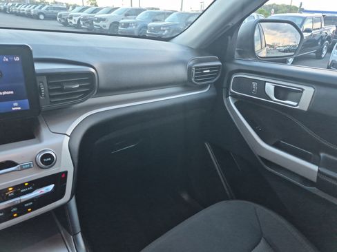 Used 2024 Ford Explorer XLT image 20