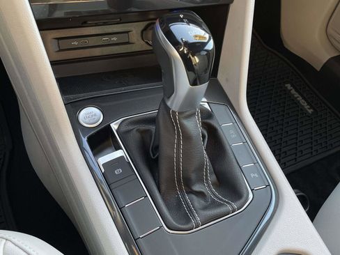 Certified 2024 Volkswagen Tiguan SE R-Line image 29