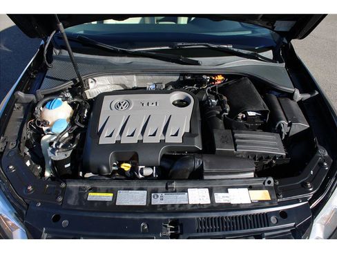 Used 2014 Volkswagen Passat TDI SEL Premium image 31