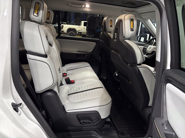 Used 2025 Rivian R1S Adventure Dual AWD/4WD image 19