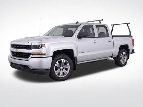 Used 2019 Chevrolet Silverado 1500 Custom w/ Custom Convenience Package AWD/4WD image 2