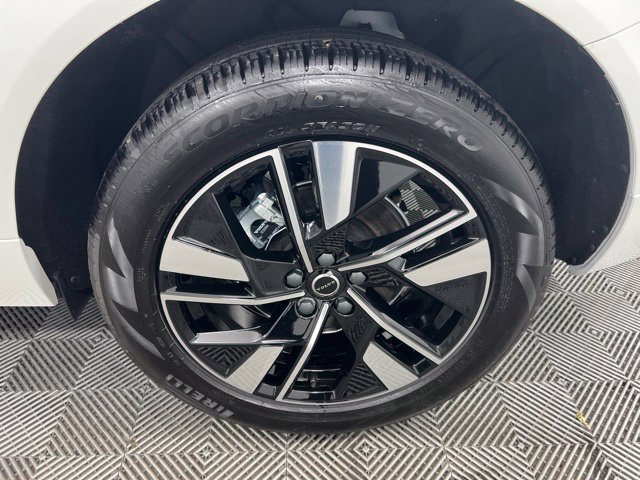 New 2026 Volvo XC60 B5 Plus w/ Protection Package Premier AWD/4WD image 10