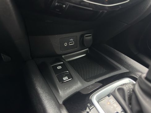 Used 2019 Nissan Rogue SV w/ Premium Package FWD image 20