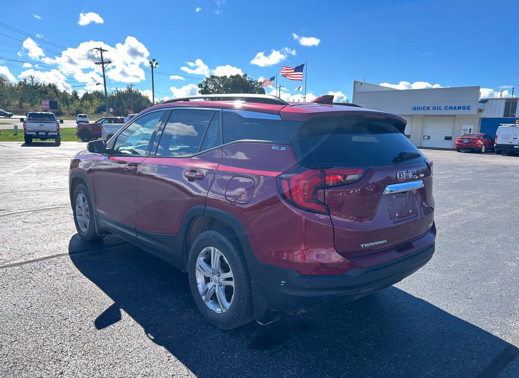 Used 2020 GMC Terrain SLE w/ Driver Convenience Package AWD/4WD image 3