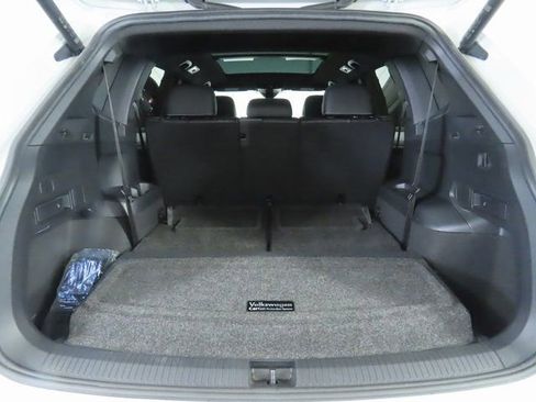 Used 2022 Volkswagen Tiguan SE R-Line image 28