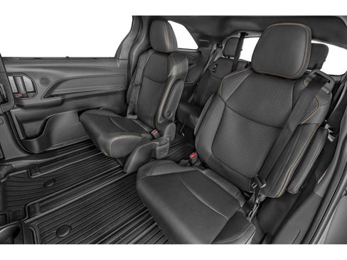 Certified 2025 Toyota Sienna XLE Woodland Edition image 9