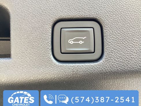 Used 2025 Chevrolet Traverse LT image 14