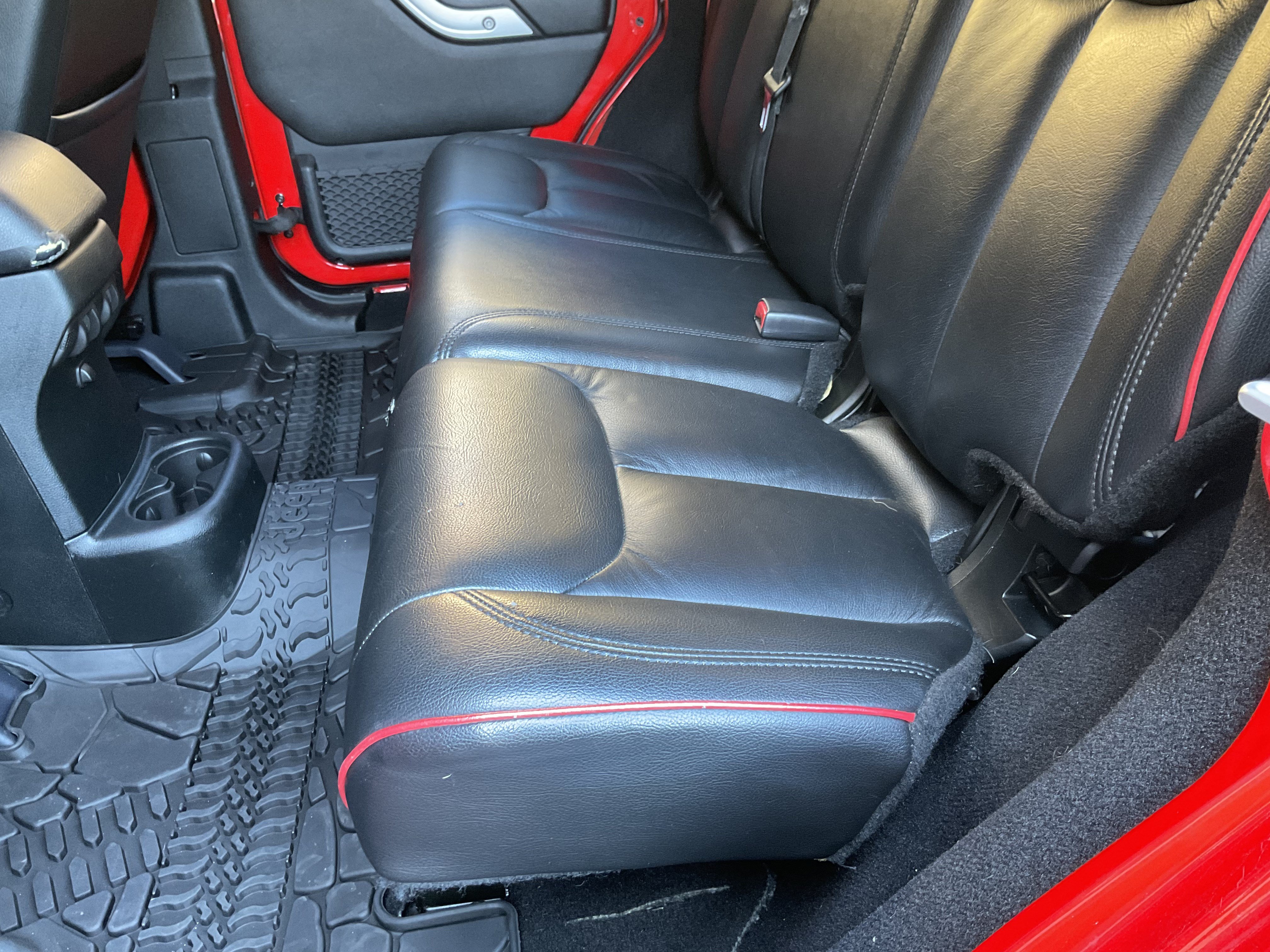 Used 2018 Jeep Wrangler Unlimited Rubicon w/ Cold Weather Group AWD/4WD image 33