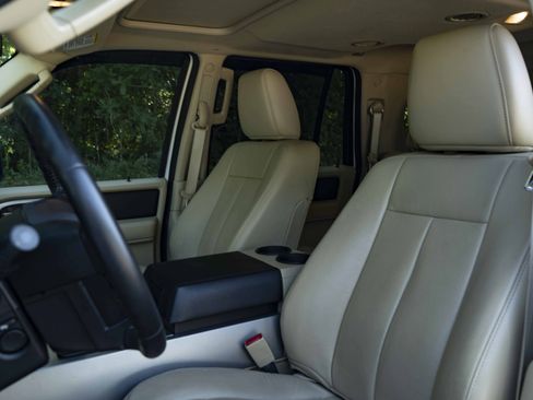 Used 2016 Ford Expedition EL XLT w/ Equipment Group 202A RWD image 17