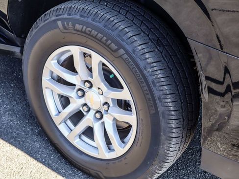 Used 2022 Chevrolet Suburban LT image 46