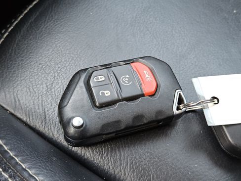 Used 2020 Jeep Gladiator Overland AWD/4WD image 29