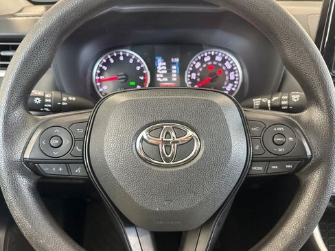 Used 2021 Toyota RAV4 XLE w/ Convenience Package FWD image 11