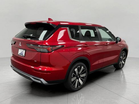 New 2025 Mitsubishi Outlander SE image 3