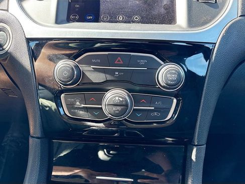 Used 2023 Chrysler 300 Touring w/ Sport Appearance Package image 15