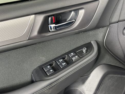Used 2019 Subaru Outback 2.5i Premium image 16