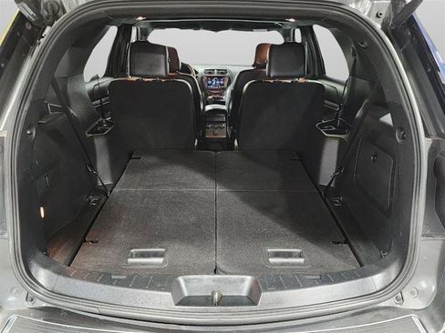 Used 2018 Ford Explorer XLT w/ Equipment Group 202A AWD/4WD image 38