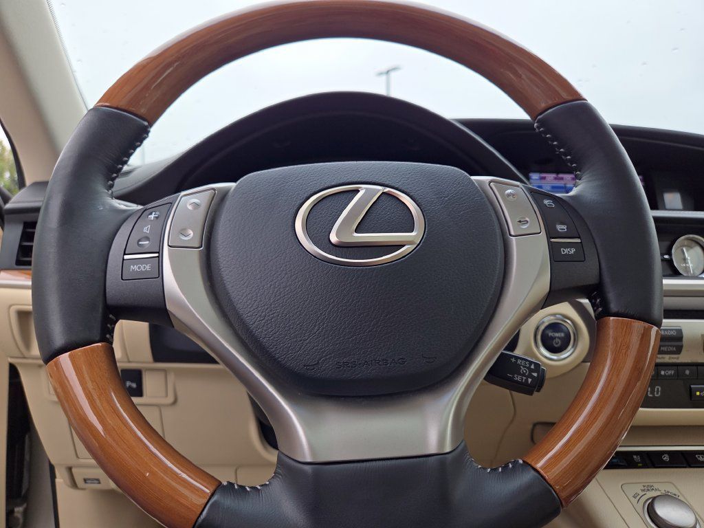 Used 2013 Lexus ES 300h w/ Luxury Pkg FWD image 35