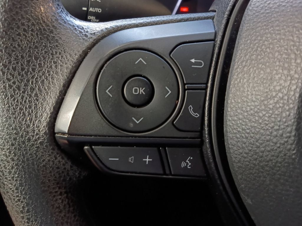 Used 2025 Toyota RAV4 XLE FWD image 11