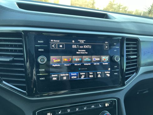 Used 2023 Volkswagen Atlas SEL R-Line image 22