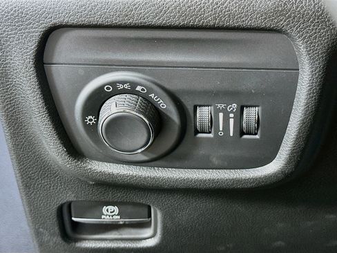 Used 2023 Jeep Grand Cherokee Altitude AWD/4WD image 17