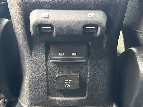 Used 2022 Jeep Wrangler Unlimited Rubicon w/ Cold Weather Group AWD/4WD image 17