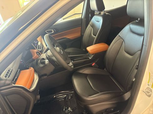 Used 2025 Jeep Compass Limited AWD/4WD image 22