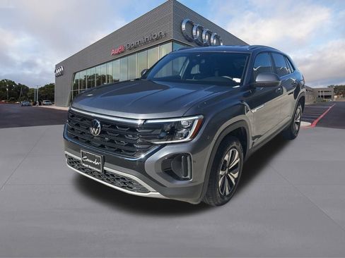 Used 2025 Volkswagen Atlas Cross Sport SE image 1