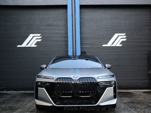 Used 2023 BMW 760i xDrive w/ Executive Package image 9