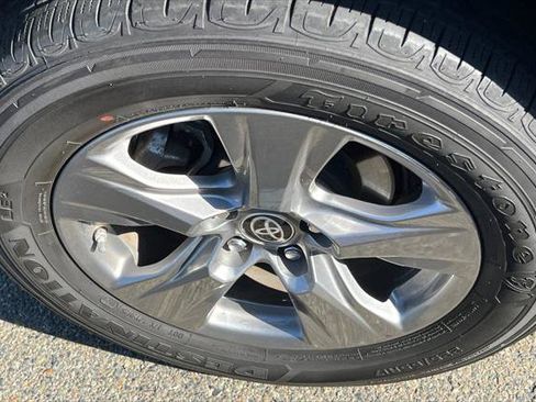 Certified 2024 Toyota RAV4 LE AWD/4WD image 17