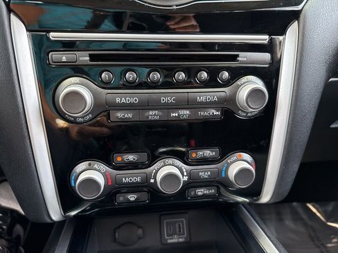 Used 2020 Nissan Pathfinder S FWD image 29