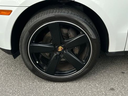 Used 2018 Porsche Macan w/ Premium Package Plus image 11
