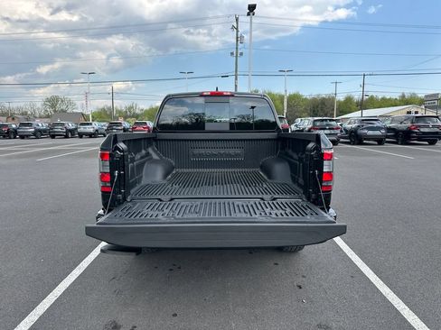 Used 2025 Nissan Frontier PRO-4X AWD/4WD image 11