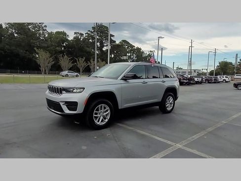 New 2025 Jeep Grand Cherokee Laredo X w/ Luxury Tech Group I RWD image 39