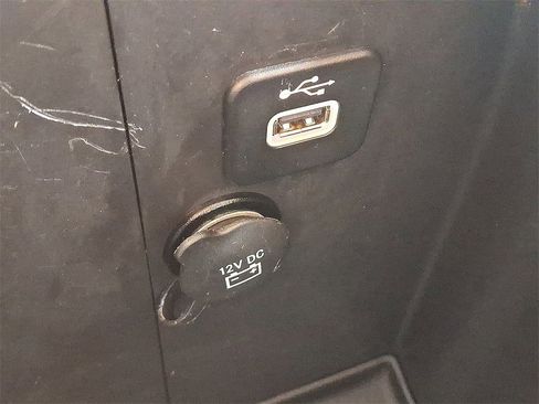 Used 2018 Jeep Wrangler Unlimited Sahara w/ Connectivity Group image 17